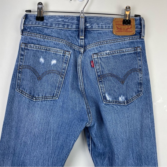 Levi’s Wedgie Icon Fit High Rise Straight Distressed Jeans - Picture 10 of 13